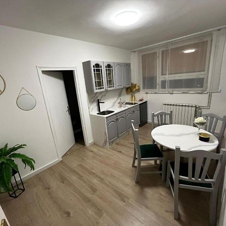 Apartman Gold Maris Apartment Karlovac Luaran gambar